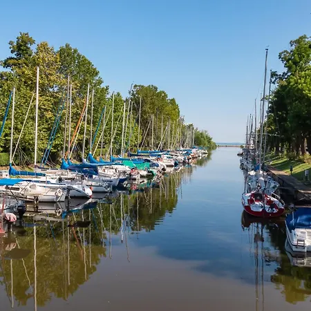 Unit_type_semidetached_house 54984 * Balatonmáriafürdő